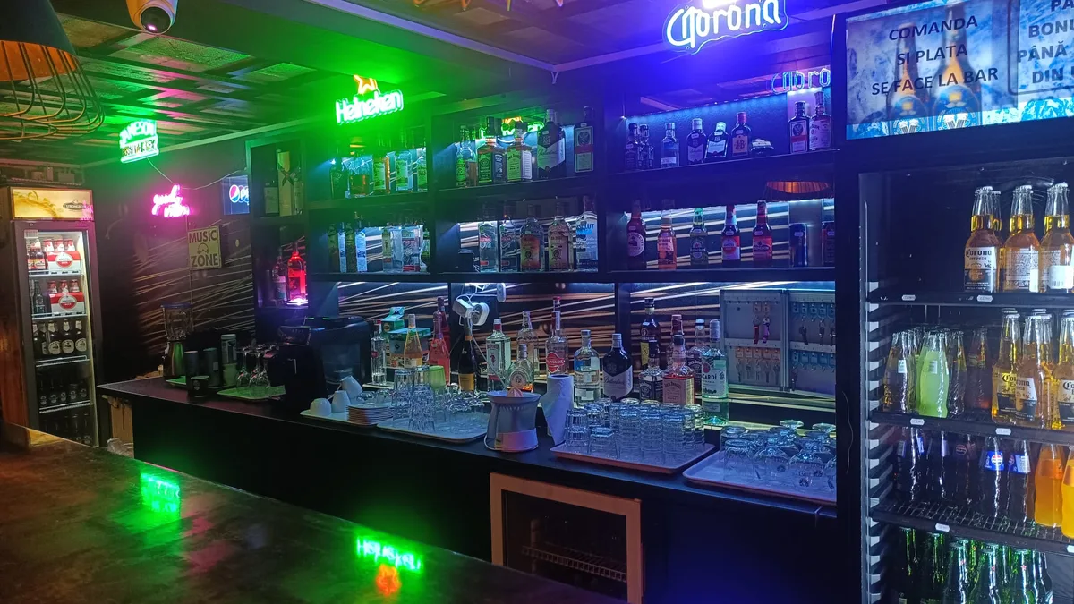 Bar & terasă